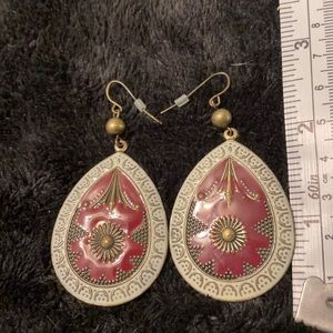 Colored pendant earrings